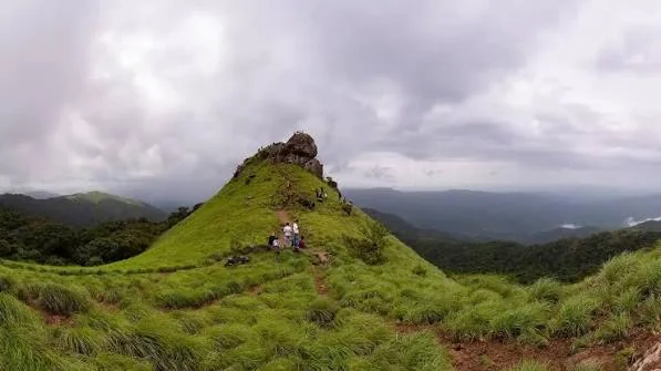 Posadigumpe Hills,